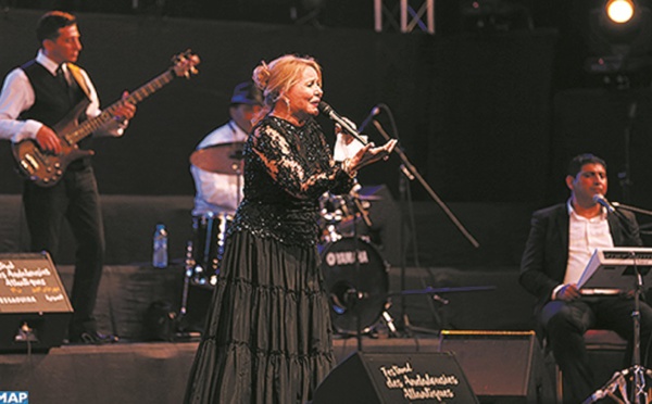 La Diva Raymonde El Bidaouia illumine la scène de “Dar Souiri”