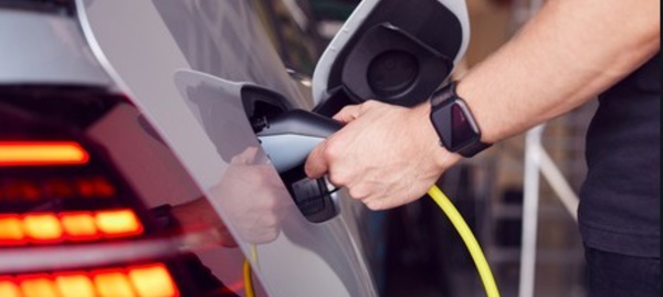 Expérience réussie pour recharger une voiture électrique en 10 minutes
