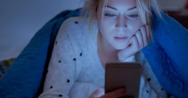 La lumière bleue des écrans réduirait considérablement l’espérance de vie
