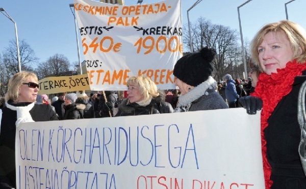 Crise économique en Grèce : Athènes évite la sortie de route incontrôlée