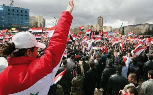 La répression se poursuit en Syrie : Démonstration de force du régime au 1er anniversaire de la révolte