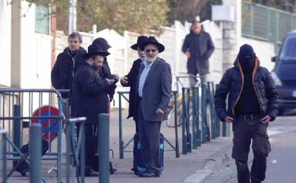 L’homme à scooter court toujours : La France face à un tueur en série ciblant juifs et musulmans