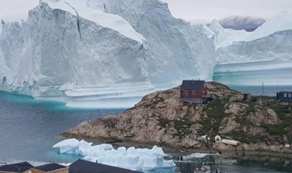 La glace du Groenland fond de plus en plus