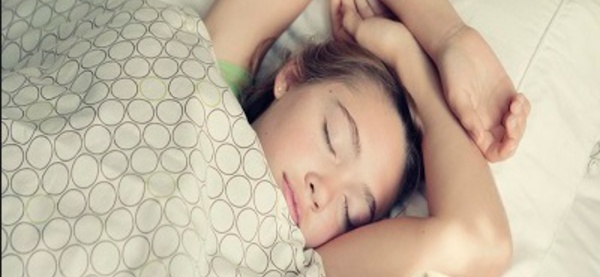 Des horaires de coucher stricts permettent aux ados de dormir plus