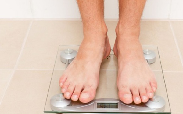 Trois raisons qui expliquent une rapide prise de poids chez les hommes