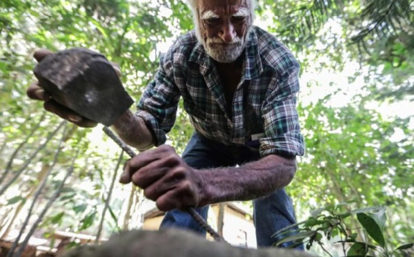 Au Nicaragua, un artiste vit en ermite pour sculpter la montagne