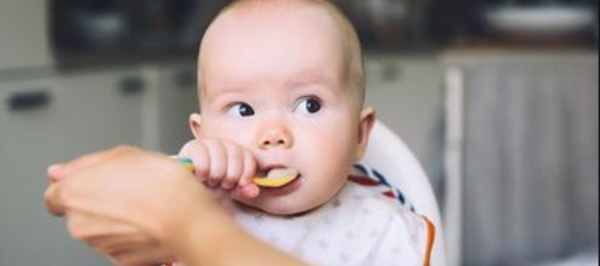 Le risque des édulcorants pour le développement des bébés