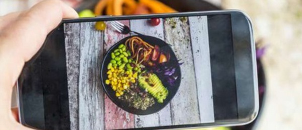 Les utilisateurs de réseaux sociaux “copient” les habitudes alimentaires de leurs amis