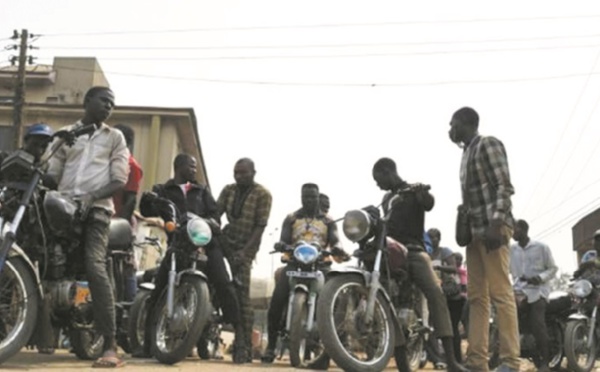 Sans les taxis-motos, le quotidien à Lagos est devenu un “enfer”