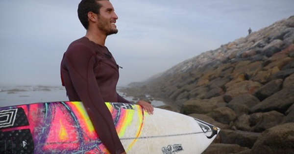 Championnat du monde de surf : Ramzi Boukhiam remporte l'étape de Hang Loose au Brésil