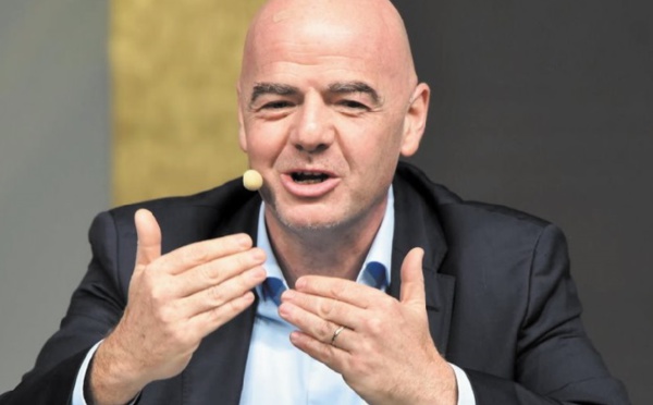 Infantino poursuit son chemin malgré la fronde qui monte