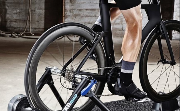 Les coureurs cyclistes marocains adoptent le "Home-trainer"