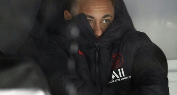 Neymar respecte les règles du confinement