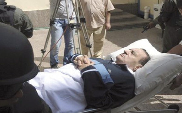 Création d’un Conseil de défense nationale par les militaires : Hosni Moubarak dans le coma