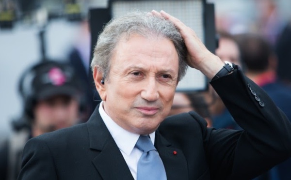 Confiné en famille, Michel Drucker se rend utile