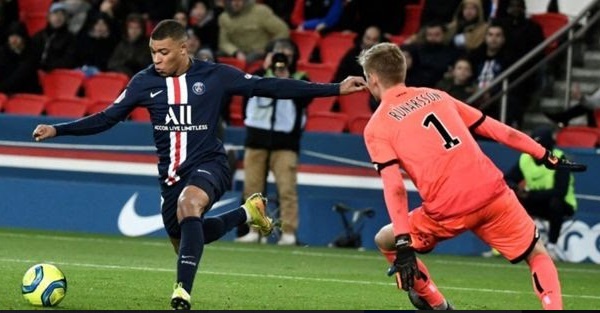 L'incertitude gagne le football français