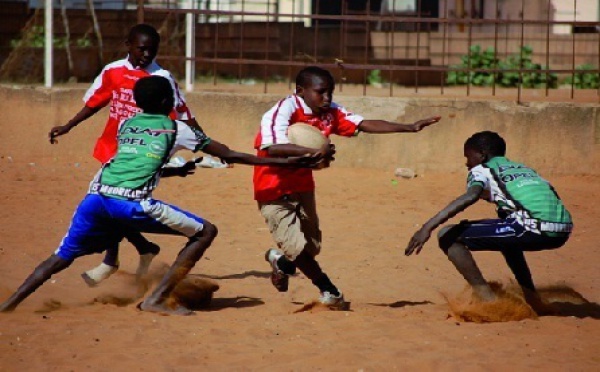 Les petits bonds de la balle ovale au Sénégal