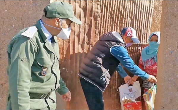 Distribution de denrées alimentaires aux familles nécessiteuses de Youssoufia