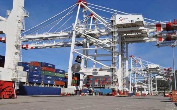 L’économie nationale prise en tenaille