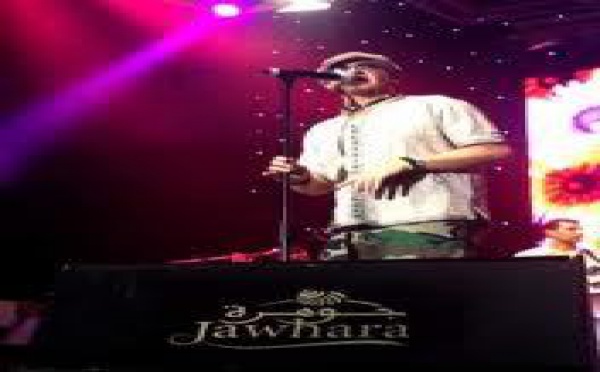 300.000 fans applaudissent l’idole des jeunes : Cheb Bilal enflamme le Festival Jawhara