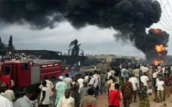 Nigeria: Au moins 100 morts dans l’incendie d’un camion-citerne