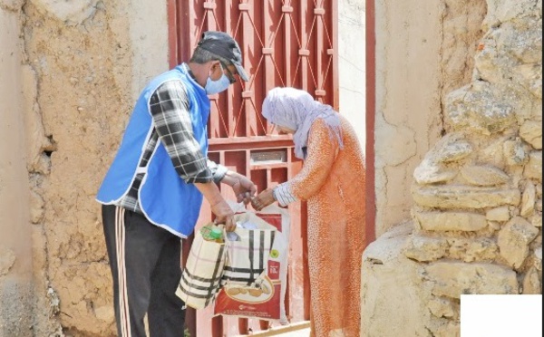 Distribution de produits alimentaires aux nécessiteux de Sidi Ifni