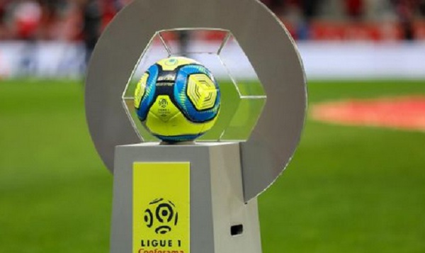 Sans revenus, le foot français avance dans l'inconnu