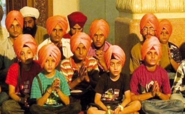 En Inde, opération : "Il faut sauver le turban sikh"