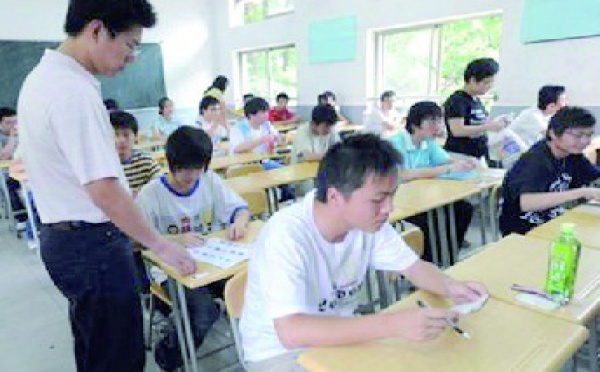 Des universitaires chinois contre les sigles en anglais dans le dictionnaire