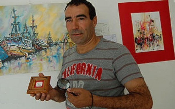 Une exposition de l’artiste Noureddine Akharroub : La "Plus petite toile au monde"  présentée à Agadir