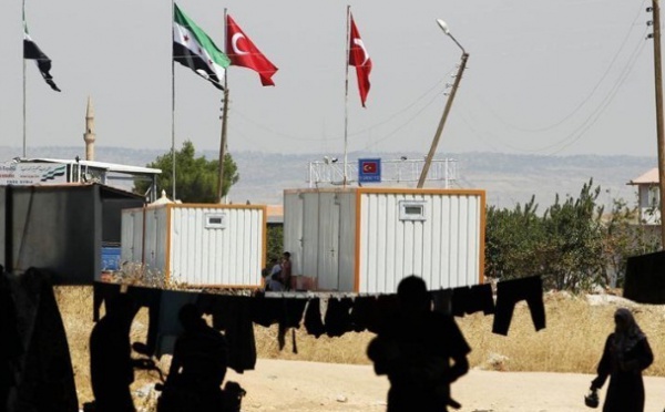 La communauté internationale en spectateur : Les combats continuent à la frontière syro-turque