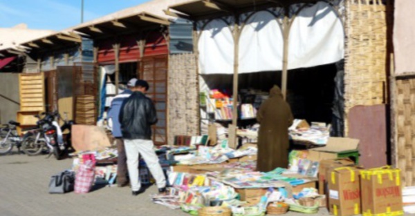 ​Des acteurs associatifs prêtent main forte aux bouquinistes de Bab Doukkala