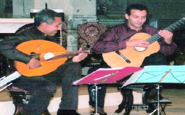Concert acoustique au Cervantès : Le duo Tikrouine et Naji joue à Casablanca
