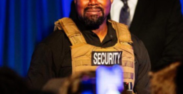 ​Kanye West fond en larmes pour son premier meeting
