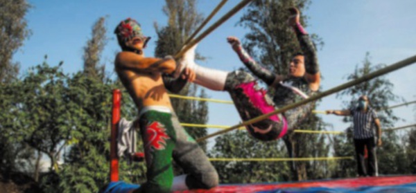 La pandémie met les catcheurs mexicains au tapis