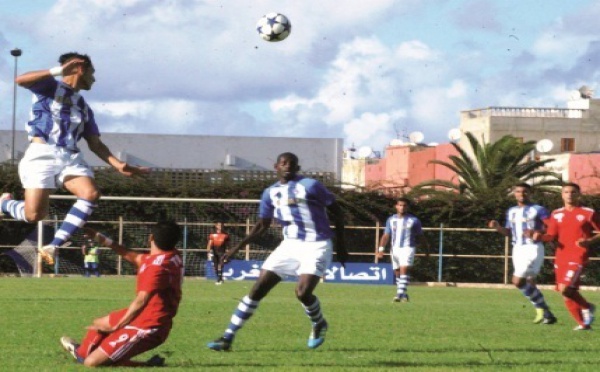 Le Racing s’enfonce davantage : Le Rachad s’offre le derby et le TAS