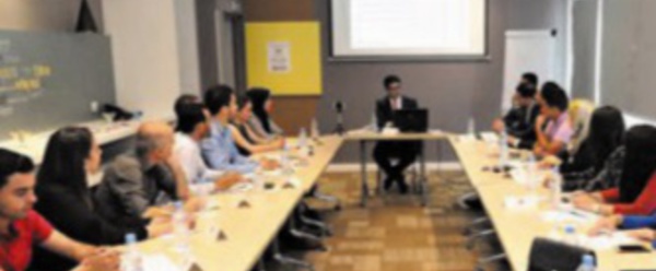 Le gouvernement parallèle des jeunes plaide pour un  enseignement hybride et un allègement des programmes