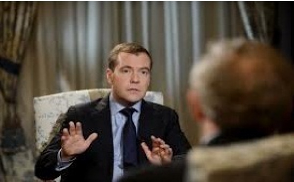 Medvedev dénonce  le soutien de la France à l'opposition syrienne