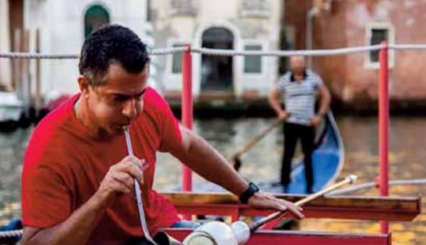 Sur les eaux du Grand Canal à Venise, le verre de Murano fait sa pub