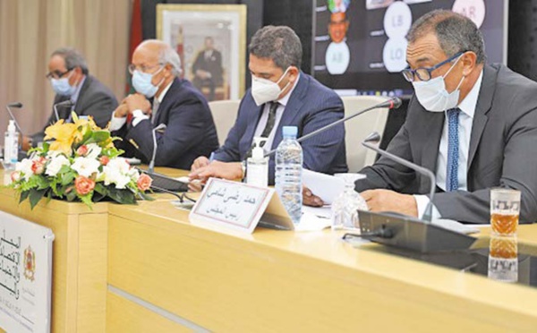 Le ministère de l'Education nationale et le CESE signent une convention-cadre pour le partage d'expériences et de données