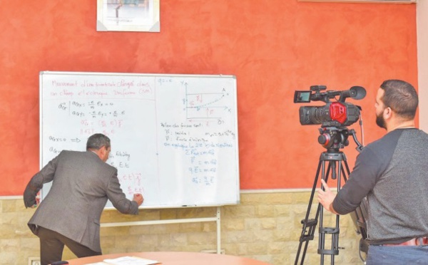 Diffusion des cours par les chaînes de la TV nationale