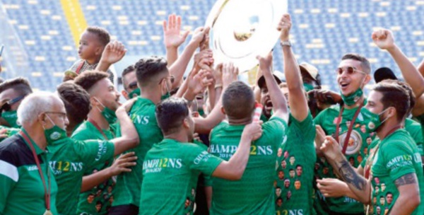 Consécration: Remise du Bouclier de la Botola aux Verts