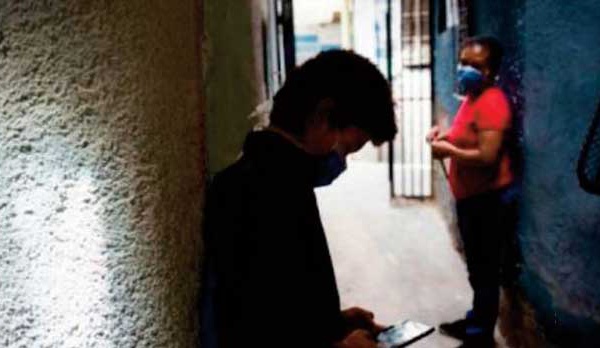 “A la pêche au wifi” pour assister aux cours à distance au Venezuela