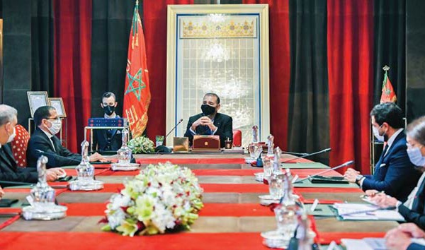 S.M le Roi préside une séance de travail sur la stratégie des énergies renouvelables