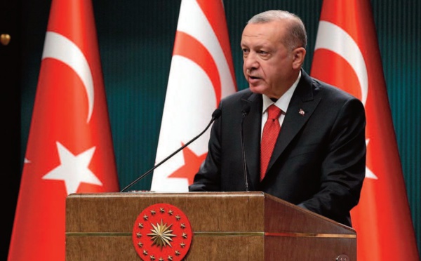 Erdogan appelle au boycott des produits français, soutiens en Europe pour Macron