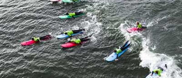 “Cold Hawaii” : Le surf porté par la vague du Covid au Danemark