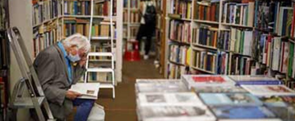 Fermées pour le confinement, les petites librairies anglaises s ’ organisent pour rivaliser avec Amazon