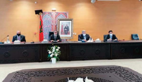 Le chef du gouvernement informe les dirigeants des partis politiques des derniers développements à El Guerguarat