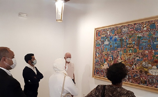 Les artistes MohamedTabal et Mohamed Mountassir font don de deux chefs d’ œuvre à “Bayt Dakira ”