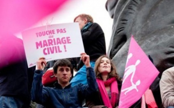 Le mariage homosexuel divise la France